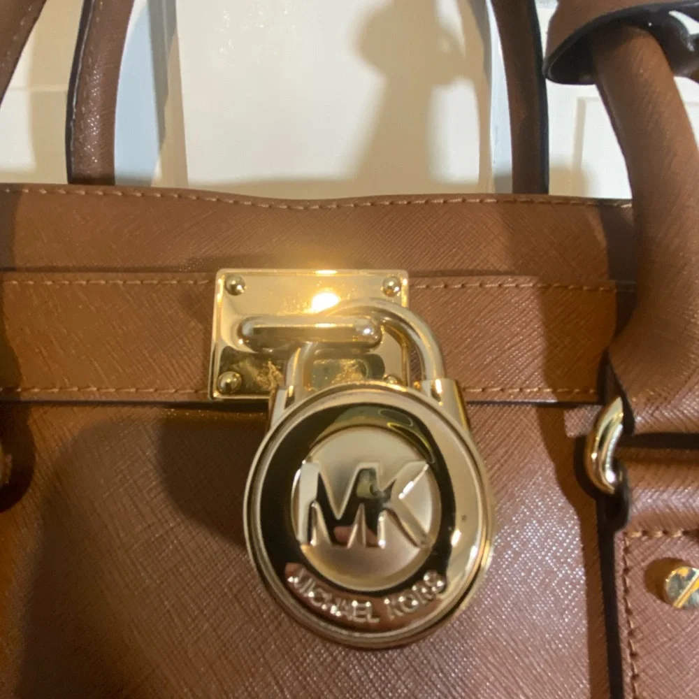 Michael Kors Hamilton East Shoulder Bag Like New - Picture 2 of 6
